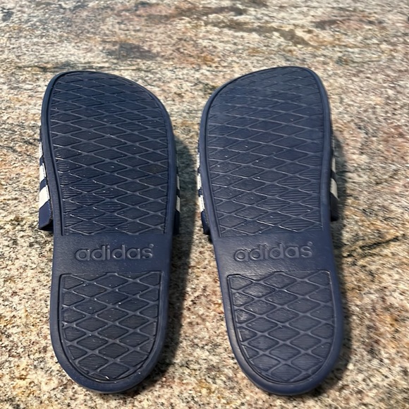 Adidas Adilette Mens slide sandals - Picture 3 of 3